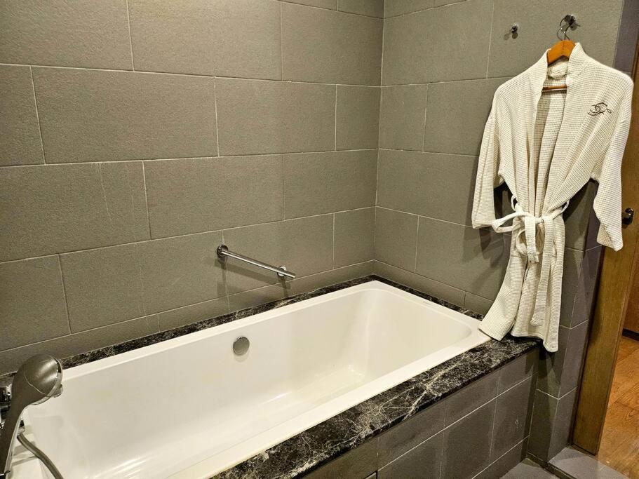 Luxurious Bathtub 2-bedrooms Klcc * Kuala Lumpur